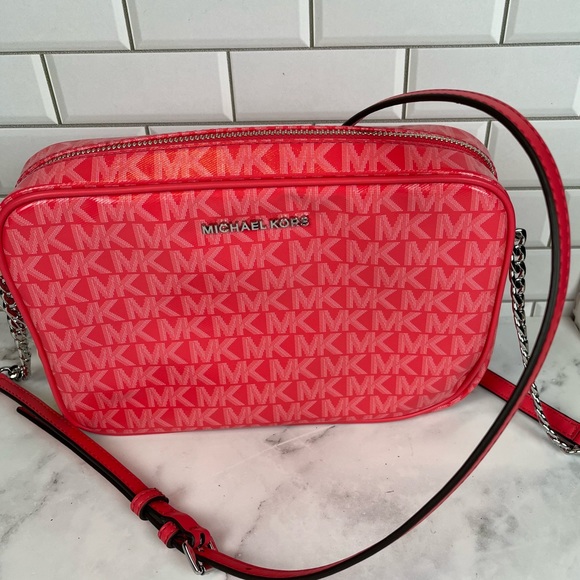 Michael Kors Jet Set Geranium Crossbody  Leather PVC Signature MK  Bag - Picture 3 of 11